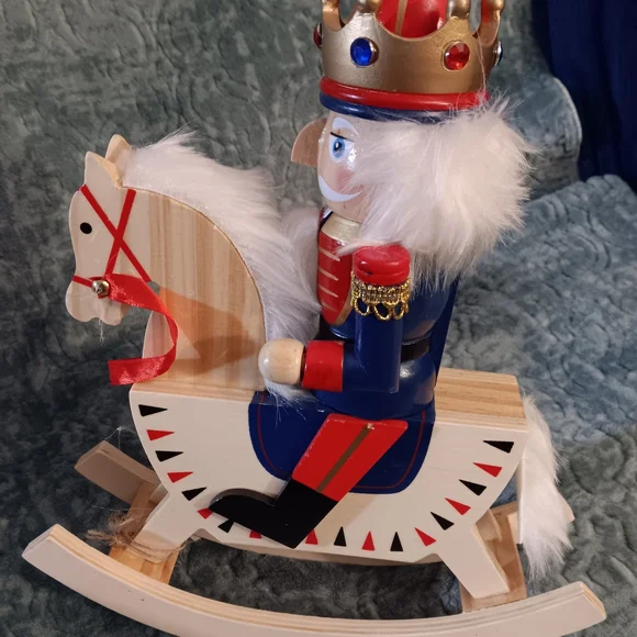Nutcracker Wood - Picture 5 of 9